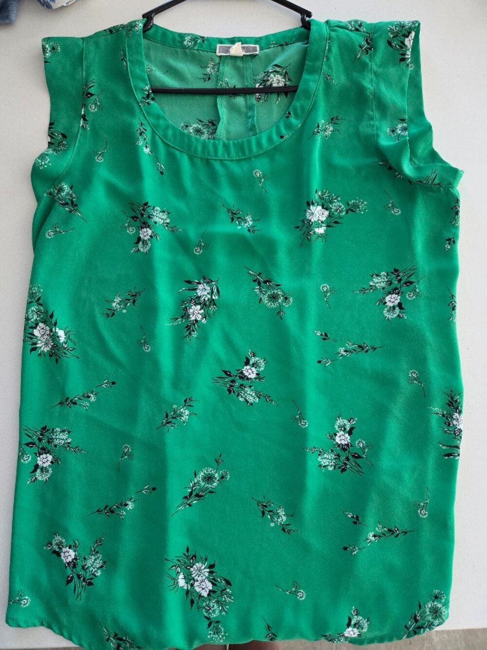 Pleione M Green Floral Sleeveless Scoop Neck Blouse Stitch Fix